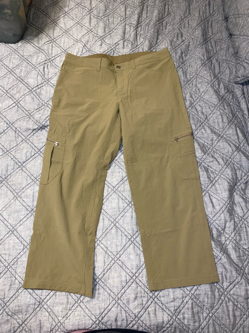 Patagonia women’s sz 8 khaki Capris